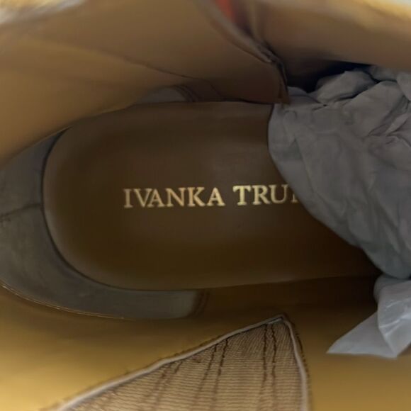 New Ivanka Trump Side Gore Ankle Booties in Avalie Almond Size 8.5 - Picture 6 of 7